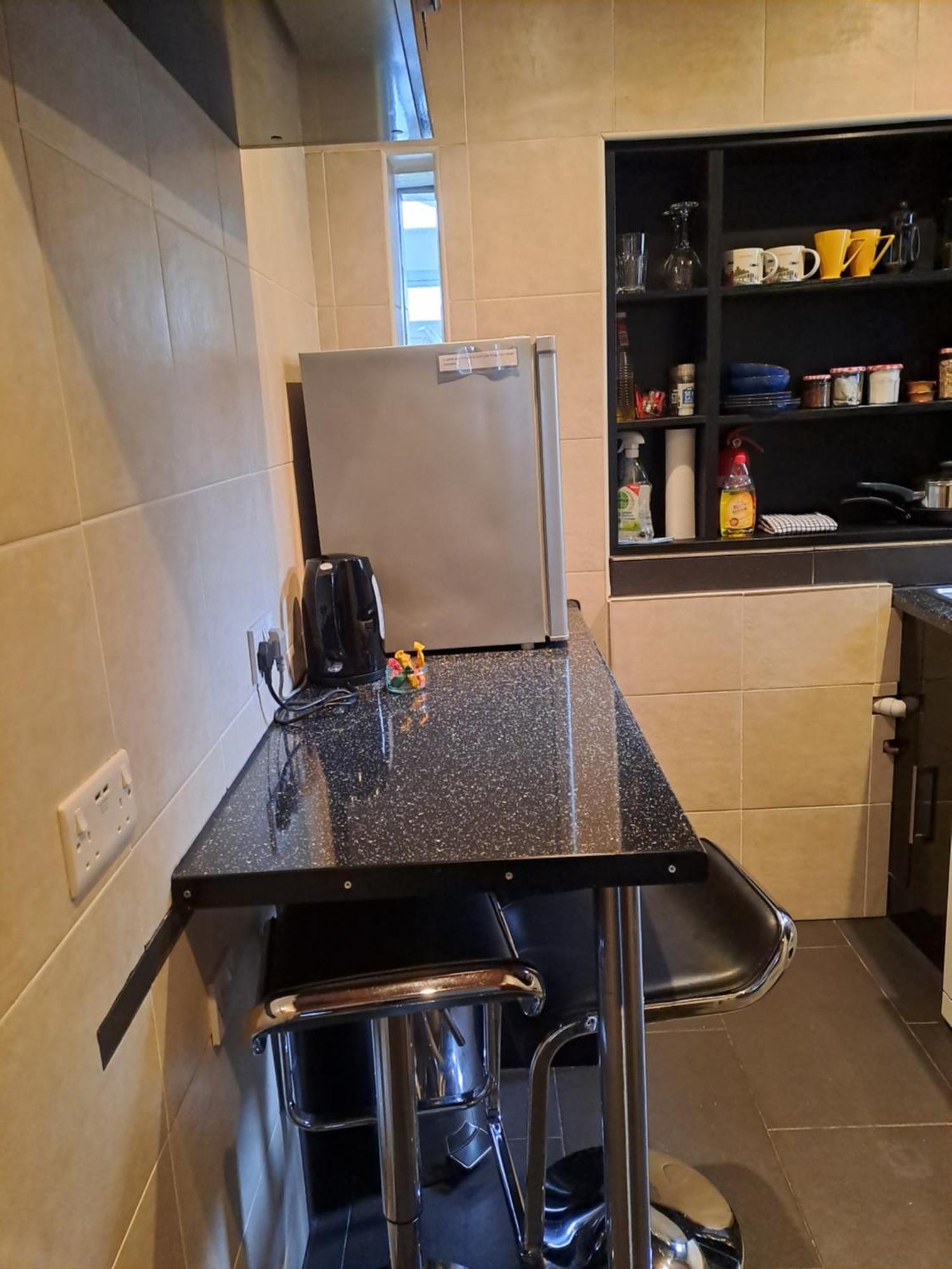 شقة Quiet Comfortable Patcham Studio Free Parking Hallway Shared With Host برايتون المظهر الخارجي الصورة