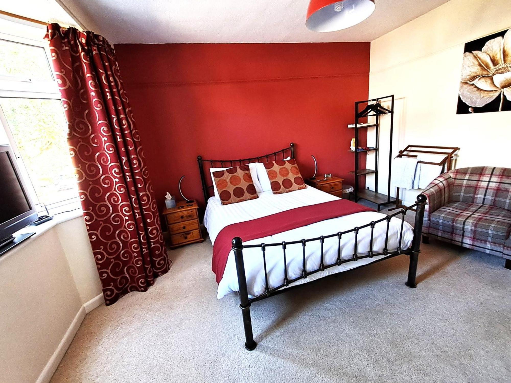 شقة Quiet Comfortable Patcham Studio Free Parking Hallway Shared With Host برايتون المظهر الخارجي الصورة