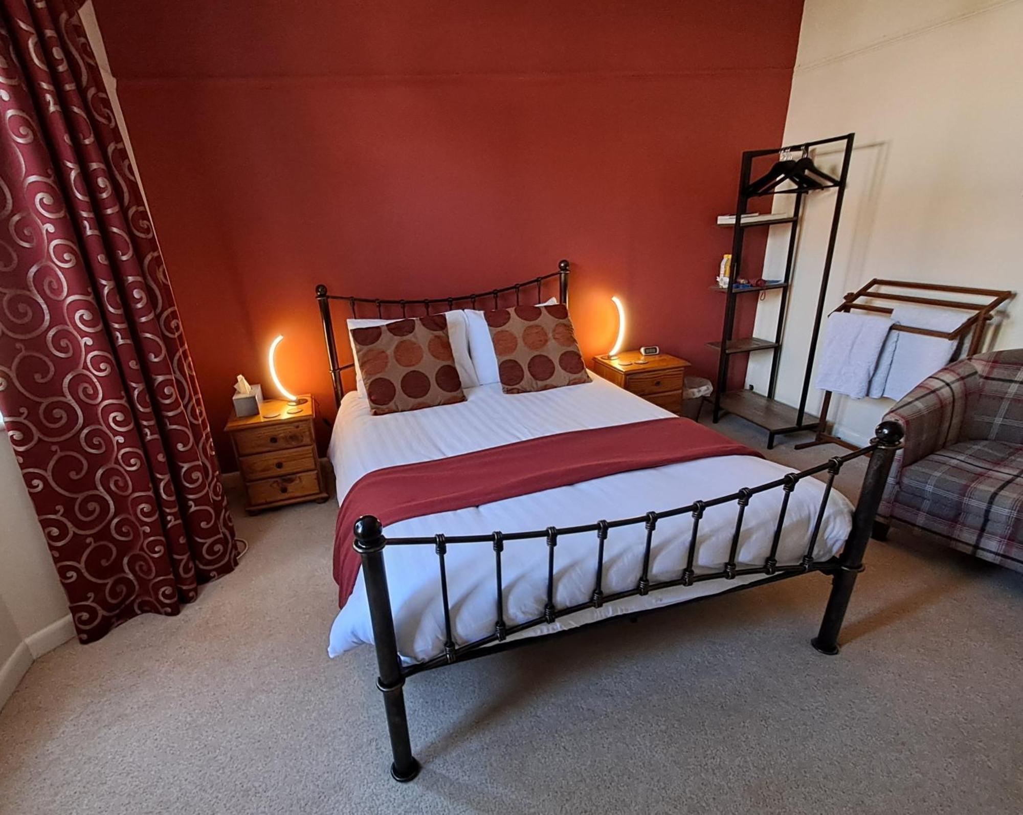 شقة Quiet Comfortable Patcham Studio Free Parking Hallway Shared With Host برايتون المظهر الخارجي الصورة